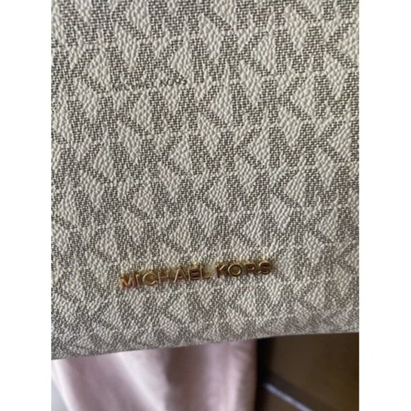 Michael Kors Newbury Medium Chain Vanilla Acorn Pebbled Leather Shoulder… - Picture 11 of 11